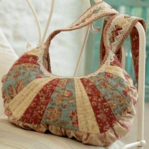 Fabulous Fat Quarter Bags - by Susan Briscoe - Picture 4 of 4